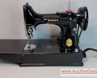 1947 SINGER FEATHERWEIGHT 221K