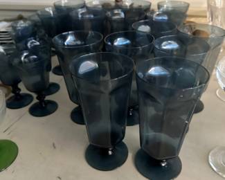 Antique Dark Blue
by LENOX svc for 7, water goblets, red wine, white wine 