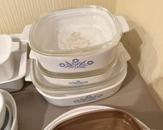 Vintage blue cornflower Corningware in great condition