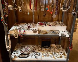 Lots of Nice Jewelry 