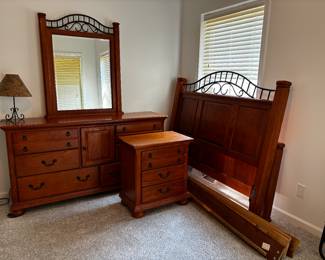 Queen size bed & drawers with mirror & nightstand 