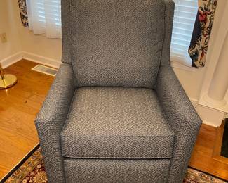 Smith Brothers Electric Recliner