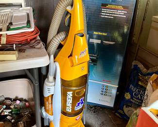 EUREKA PET STEAM CLEANER.