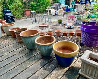 SO MANY GREAT POTS FOR GARDENING!