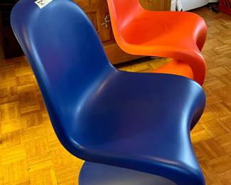 VERNER PANTON MODERN CHAIRS. SO COOL!