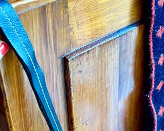 ANTIQUE CEDAR UNDER THE BED STORAGE TRUNK FOR QUILTS, SWEATERS, ETC.