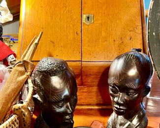 ANTIQUES AND MODERN PIECES. WORLD TRAVELER.