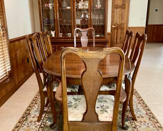 Queen Ann Style Dining Room Set $300