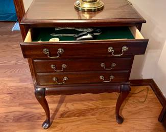Queen Ann Style End Table $165