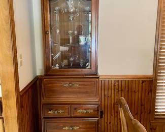 Super Cute Secretary with Display case!
$195