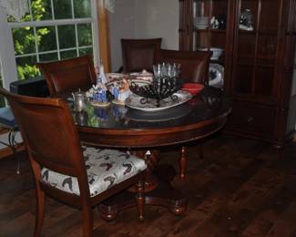 Pineapple base dining room table with 6 chairs and one leaf