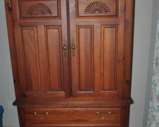 Entertainment cabinet