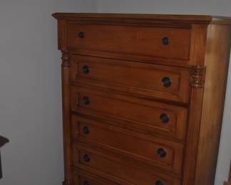 Matching chest of drawers