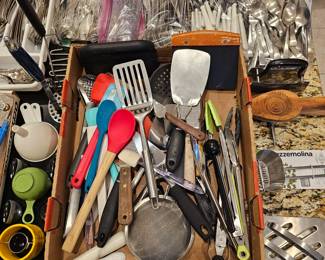 Lot's of Kitchen Items