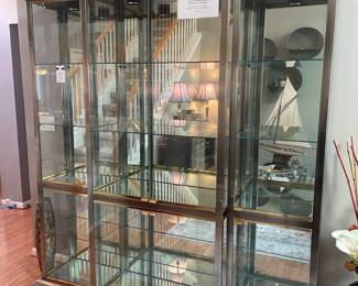 Lighted mirrored china cabinet