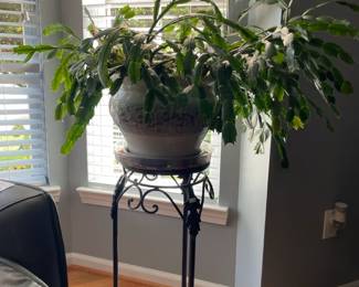   Metal plant stand