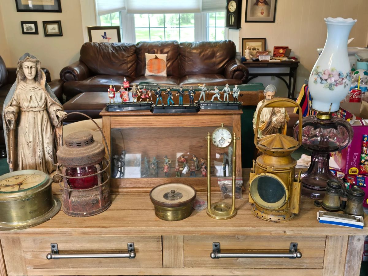 Here we go!! So many cool items in this home. The Wilbecks where very well known in our area! As I worked on this house it brought back so many memories for me since my parents
Where antique dealers as well and I did recognize a few pieces from our shop. BETTER GET COMFY THIS IS GONNA TAKE AWHILE!!!