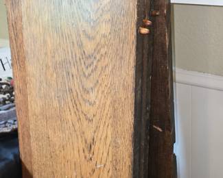 5 Leaves that go 2 Round Oak Table