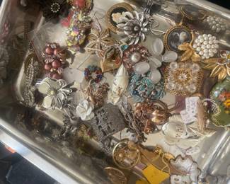 Vintage pins and brooches. Many signed