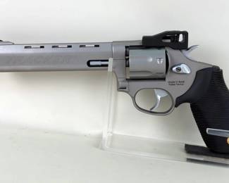 Forjas Taurus / Taurus Int'l Tracker .17 HMR 7-Shot Revolver SN# LU475850, Paperwork, In Box