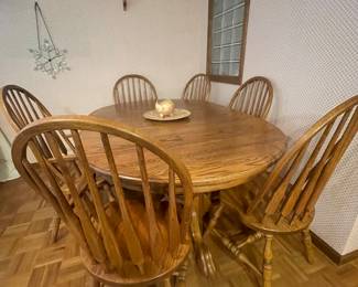 Oak dining table with 6 chairs and 2 leaves 
Available for purchase 