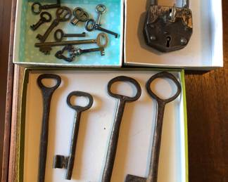 Assorted small keys, big keys & lock from Turkey
