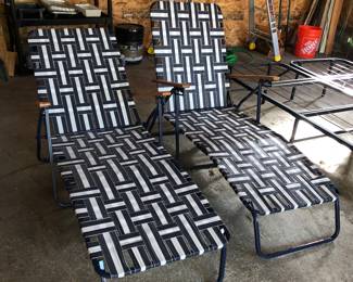 Folding outdoor chaises