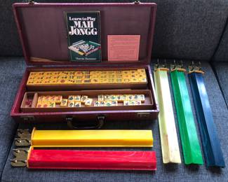 Vintage Catalin (Bakelite) mah jongg set with 154 tiles & 5 racks