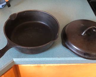 Griswold cast iron No. 8 chicken pan 1034 + 1035A lid