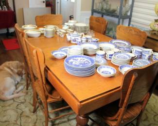 Oak Dining Table with 6 Chairs, 70+ pcs. Blue Willow
