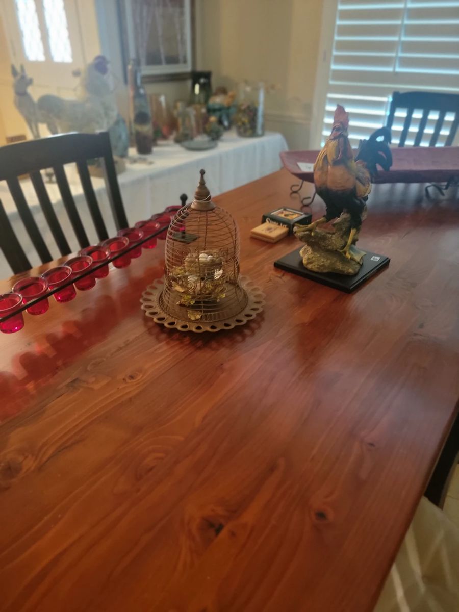 Beautiful Wood table with 6 chairs