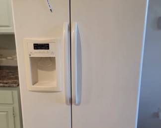 Like new Refrigerator 