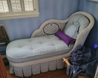 Wicker fainting couch