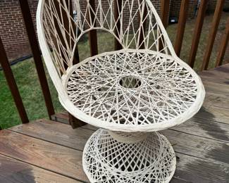 MCM Russell Woodward spun fiberglass patio chair (Chair (4 total) - 20"D x 20"W x 37" Back Height)