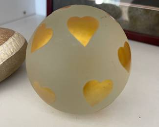 Correia glass orb with hearts