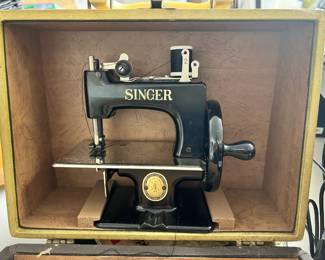 1950's Singer 20 Sew Handy Child's Sewing Machine