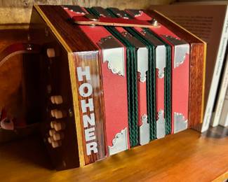 Hohner Christmas Edition D40 Concertina 20 Key Accordion
