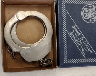 smith and wesson hand cuffs 
