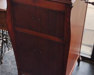 Nicest Victrola I've ever seen and plays very well 