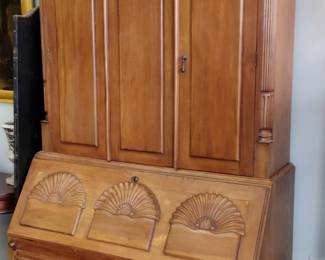 Awesome Newport secretary top and middle come apart for easy transport 