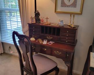 Thomasville Queen Anne writing desk