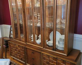 Pau; Evans Style - China Cabinet