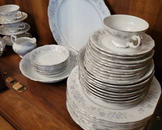 Crestwood china Ivy Mist pattern