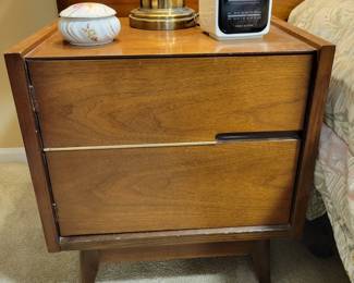 Hoke Furniture - MCM beside table