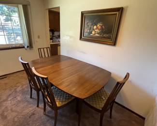 Broyhill Brasilia Table that comes with 6 chairs and one insert