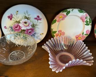 Fenton bowl and other decor plates