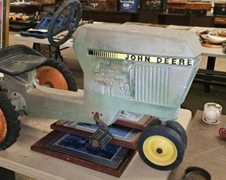 JOHN DEERE PEDAL TRACTOR