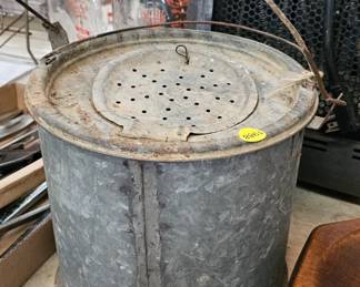 GALVANIZED METAL VINTAGE MINNOW BUCKET