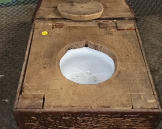 VINTAGE / ANTIQUE WOODEN CHAMBER POT