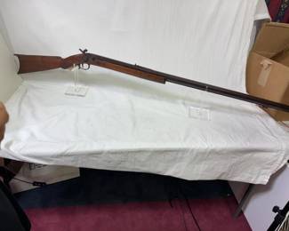 ANTIQUE CIVIL WAR ERA BLACK POWDER RIFLE
